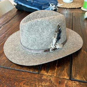 NWT Overland hat, size M